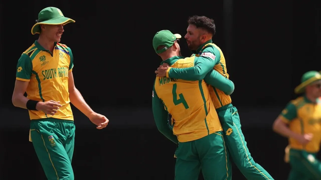 ৩৪ রানেই নেই ভারতের ৩ উইকেট