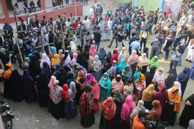 বেলা বাড়ার সঙ্গে সঙ্গে বাড়ছে ভোটারের উপস্থিতি