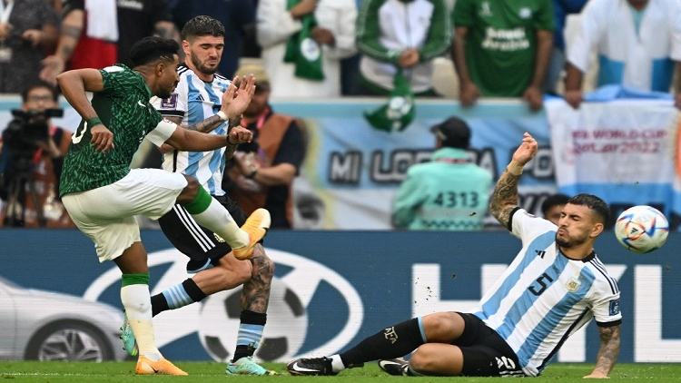 Saudi Arabia stun Argentina 2-1
