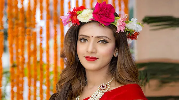 হেলিকপ্টারে চড়ে শশুরবাড়িতে মিম