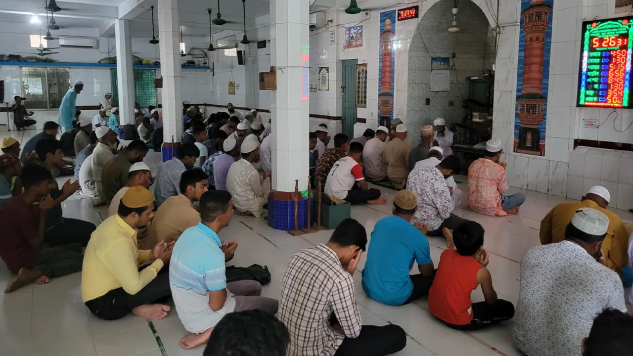 মাইলস্টোনে বিমান দুর্ঘটনায় নিহতদের স্মরণে শেরপুরে ছাত্রশিবিরের দোয়া মাহফিল
