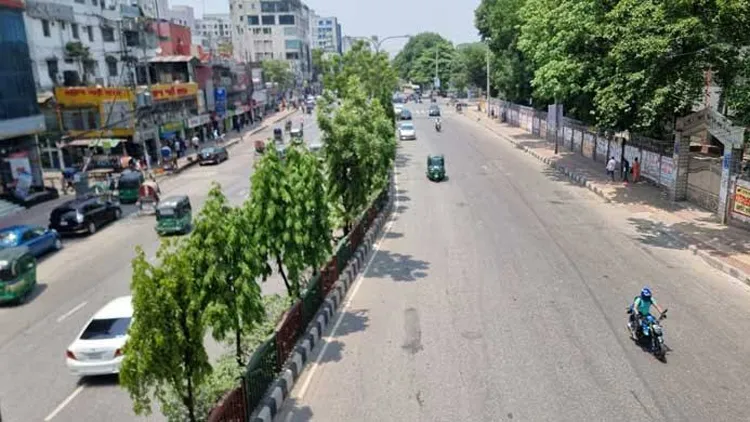 ফাঁকা সড়কের ঢাকা