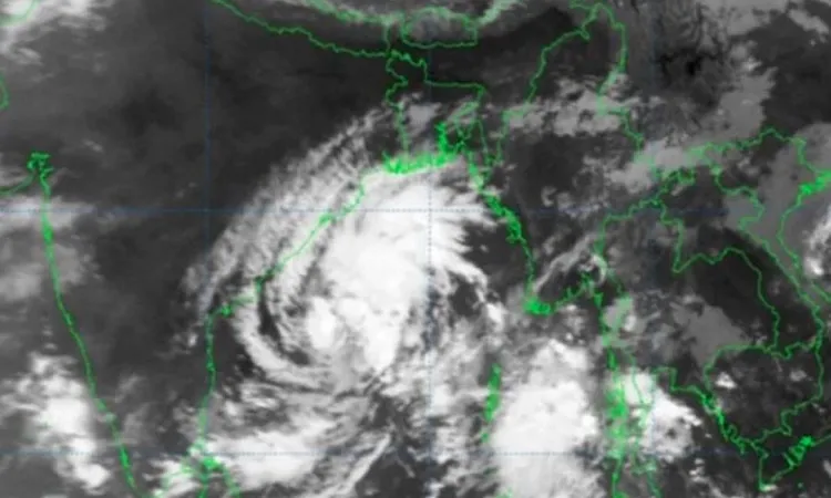 ঘূর্ণিঝড় হামুন: সমুদ্রবন্দরে ৪ নম্বর হুঁশিয়ারি সংকেত