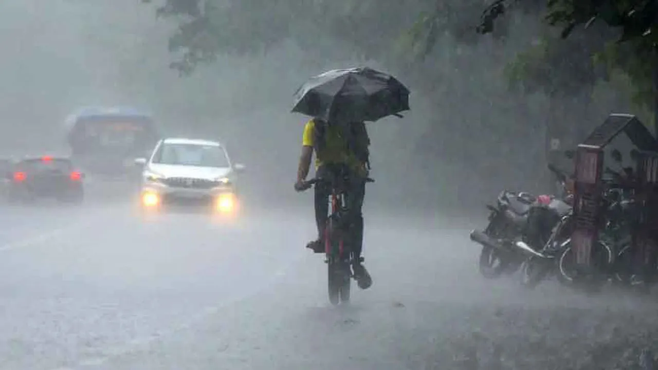 ৩ বিভাগে অতি ভারী বৃষ্টির আভাস