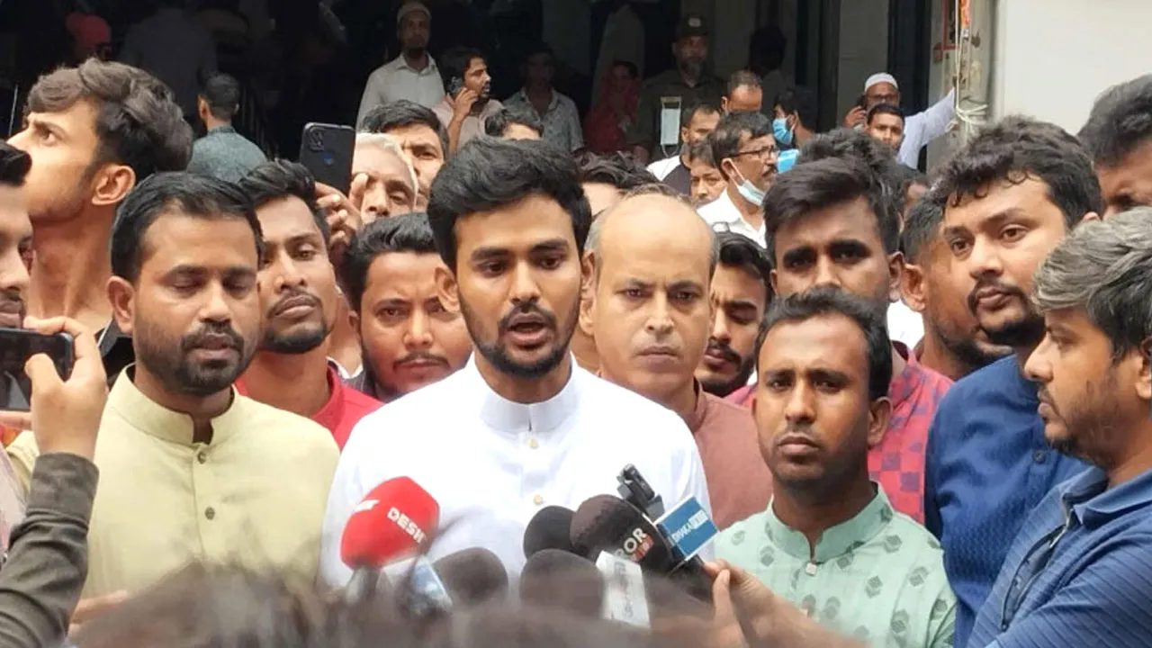 নুরের ওপর হামলার দায় সরকারকে নিতে হবে : উপদেষ্টা আসিফ