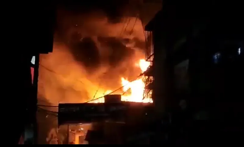 বর্ষবরণে ওড়ানো ফানুসে রাজধানীর বিভিন্ন স্থানে আগুন