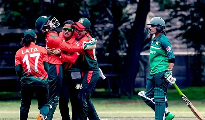 পাকিস্তানকে হারিয়ে বিশ্বকাপে মেয়েদের প্রথম জয়