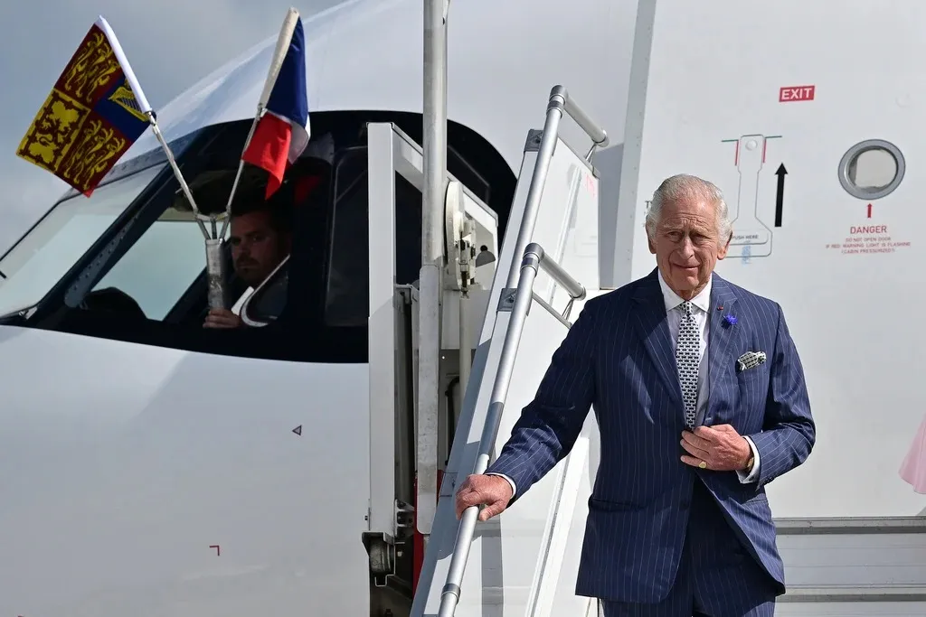 Charles III welcomed in France for first visit as king