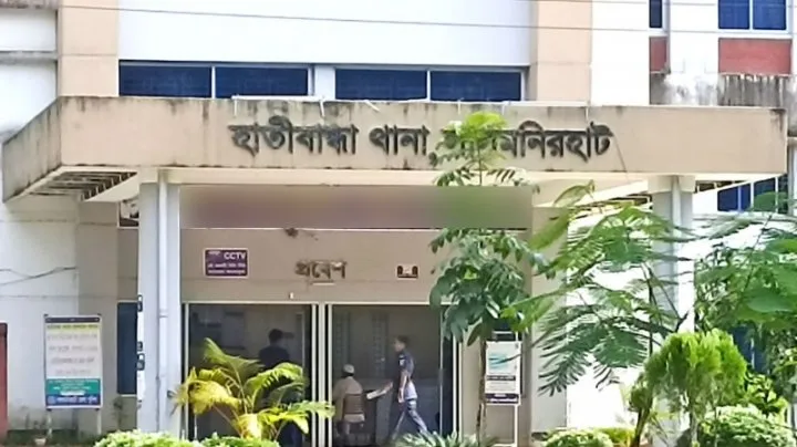 ট্রাকের ধাক্কায় মোটরসাইকেলের যাত্রী স্বামী-স্ত্রী ও সন্তান নিহত