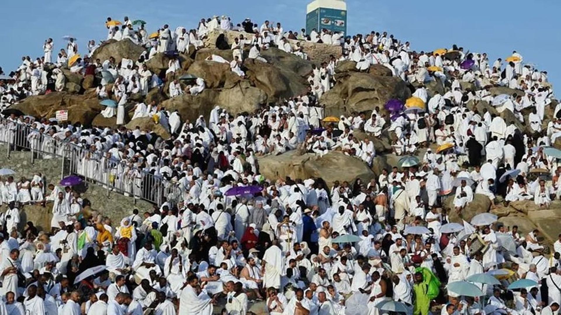 এবার হজ করেছেন ১৮ লাখ হাজি