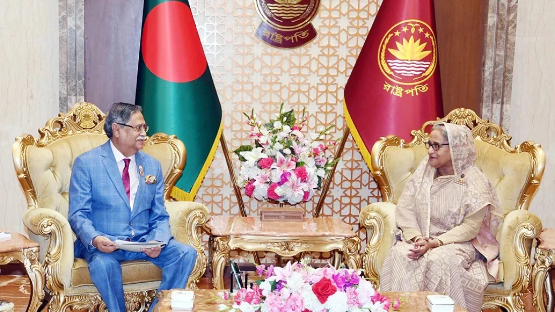 President invites Sheikh Hasina to form her cabinet