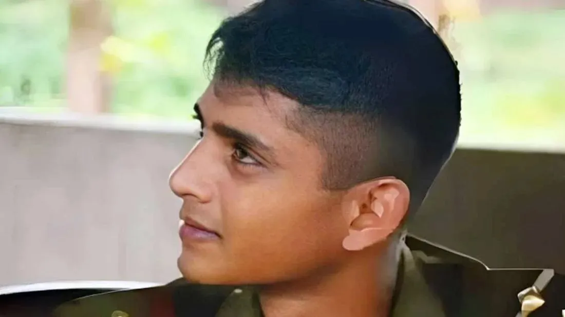 ফের লং মার্চ শুরুর ঘোষণা দিলেন আহত ইমরান খান