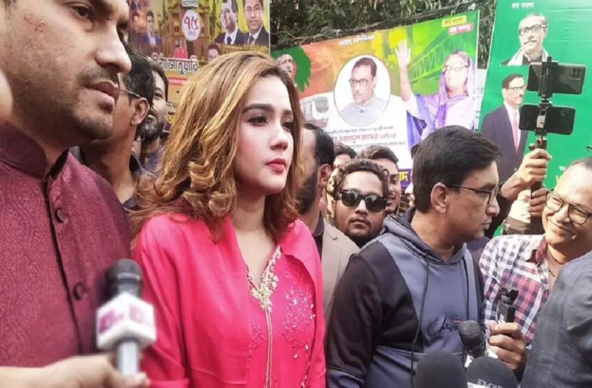 ৫০ হাজার ভোটে জিতব : চিত্রনায়িকা মাহি