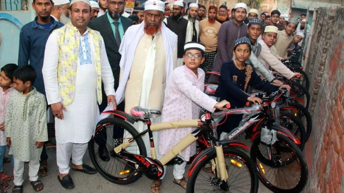 ৪০ দিন জামাতে নামাজ পড়ে পুরস্কার পেল ১৩ কিশোর