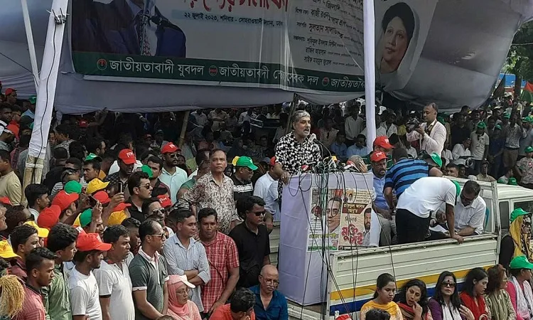 বিএনপির সমাবেশের মঞ্চ ভেঙে গেছে, চলছে পিকআপে