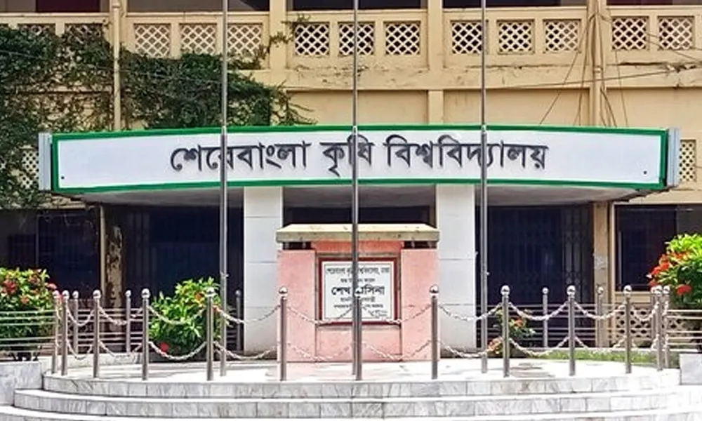 বিশ্ববিদ্যালয়ের ছাদ থেকে লাফিয়ে পড়া সেই শিক্ষার্থীর মৃত্যু