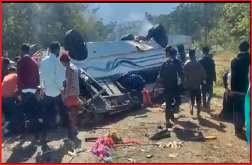 ভারতে ভয়াবহ সড়ক দুর্ঘটনা, ১৫ শিক্ষার্থীর মৃত্যু
