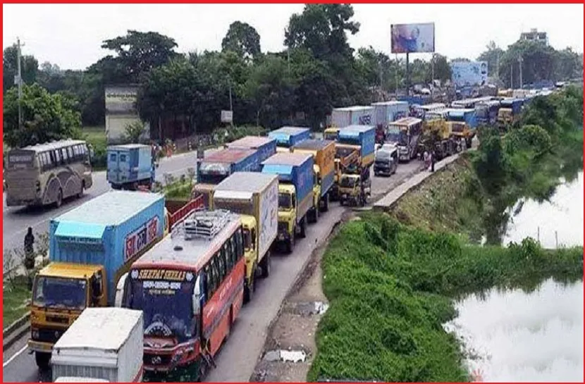বঙ্গবন্ধু সেতু মহাসড়কে ৮ কিলোমিটার যানজট