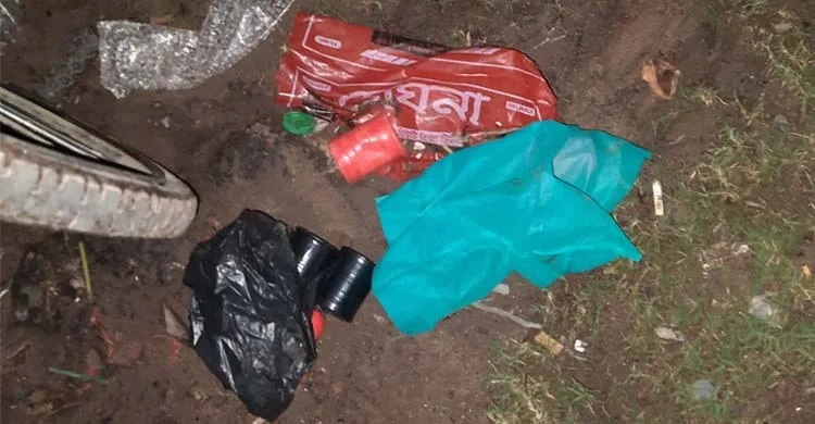ময়মনসিংহে পুলিশের গাড়ি লক্ষ্য করে ককটেল নিক্ষেপ, আটক ২