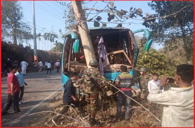 খাগড়াছড়িতে বাস-ট্রাক সংঘর্ষ, নিহত ১