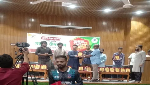 পুরস্কার পেলেন সংগ্রামের সিনিয়র রিপোর্টার মুহাম্মদ নূরে আলম