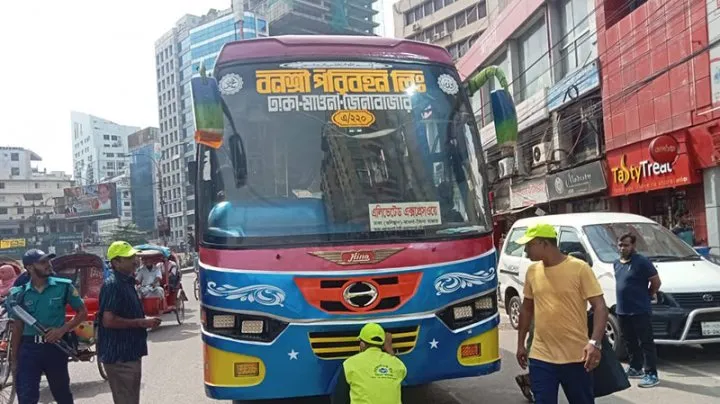 কাকরাইলে ভ্রাম্যমাণ আদালতে শব্দ সৃষ্টিকারী যানবাহনের জরিমানা