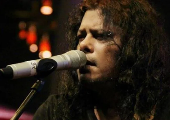 বাংলালিংকের বিরুদ্ধে মামলা করলেন নগর বাউল