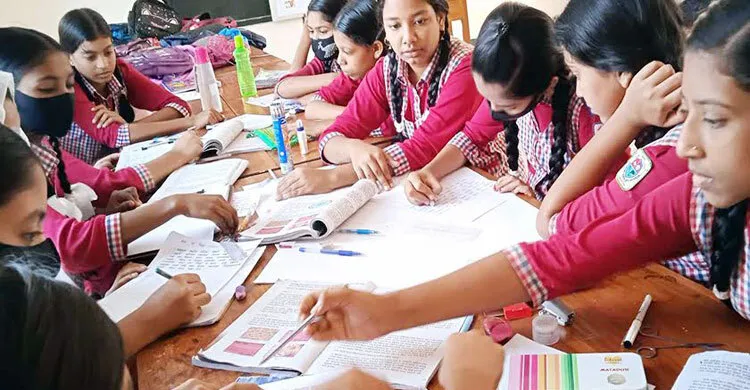 ষাণ্মাসিক মূল্যায়নের প্রশ্ন ফেসবুক-ইউটিউবে, মিলছে সমাধানও