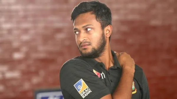 রাতেই দেশে ফিরছেন সাকিব