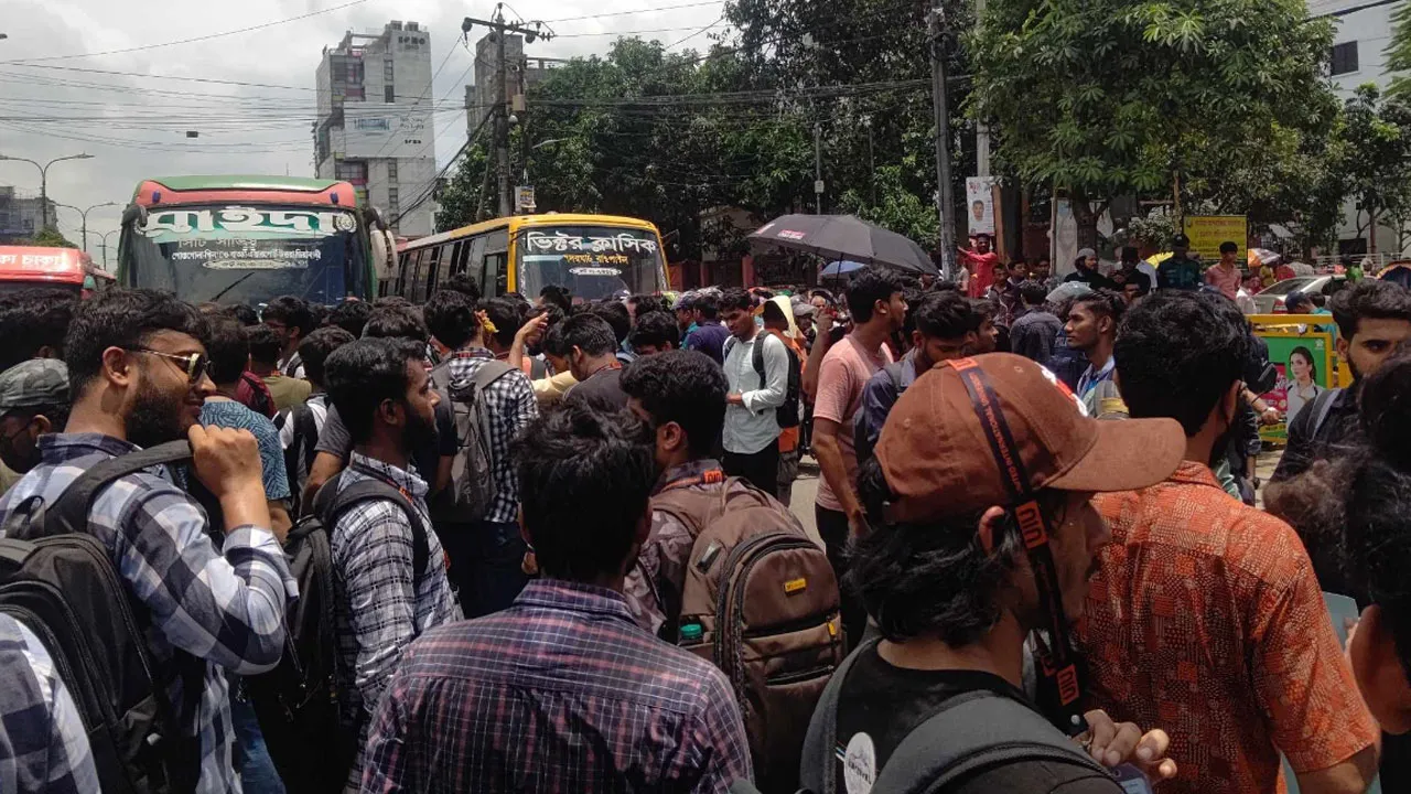 এবার প্রধানমন্ত্রীর বক্তব্য প্রত্যাহারের দাবিতে