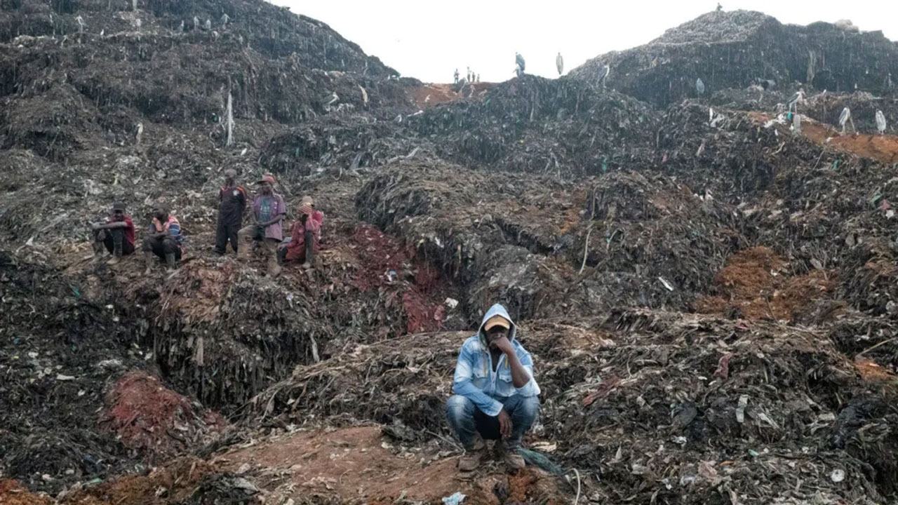 উগান্ডায় আবর্জনার স্তূপে ভূমিধস, নিহত বেড়ে ২১
