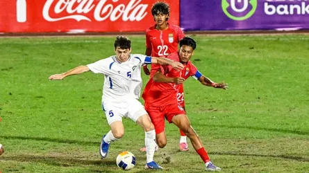 ঘুরে দাঁড়াতে চায় বাংলাদেশ