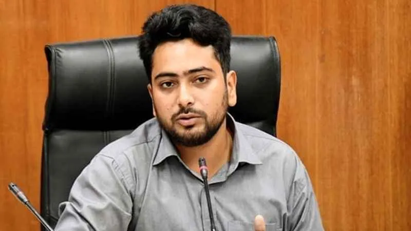 হাসিনা একজন রক্তচোষা-সাইকোপ্যাথ: টাইমকে নাহিদ