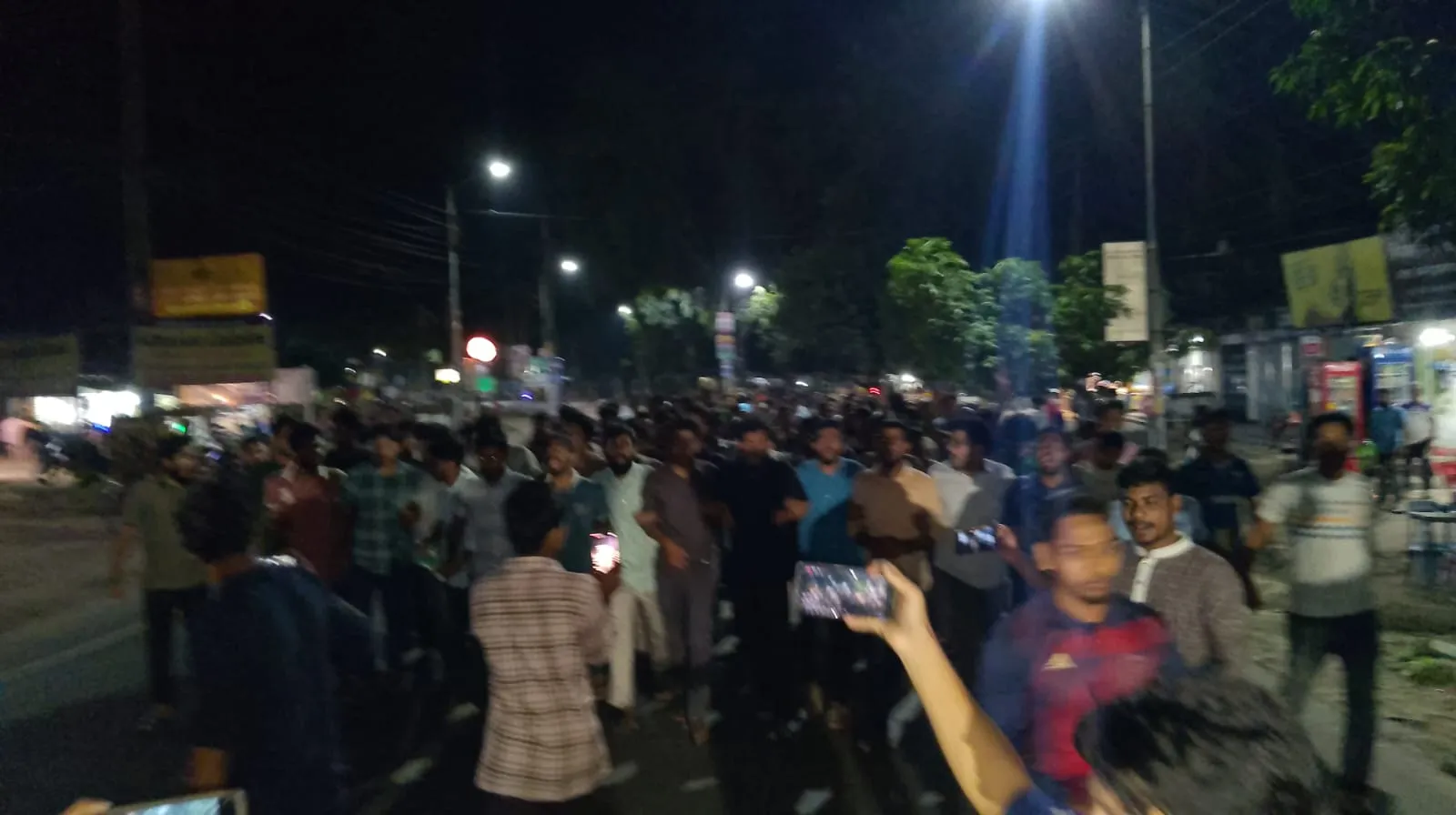 ছাত্রলীগকে নিষিদ্ধের খবরে বেরোবিতে আনন্দ মিছিল