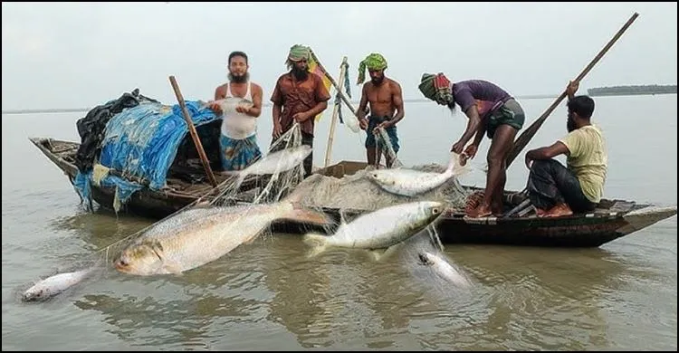 বঙ্গোপসাগরে মাছ ধরায় ৫৮ দিনের নিষেধাজ্ঞা