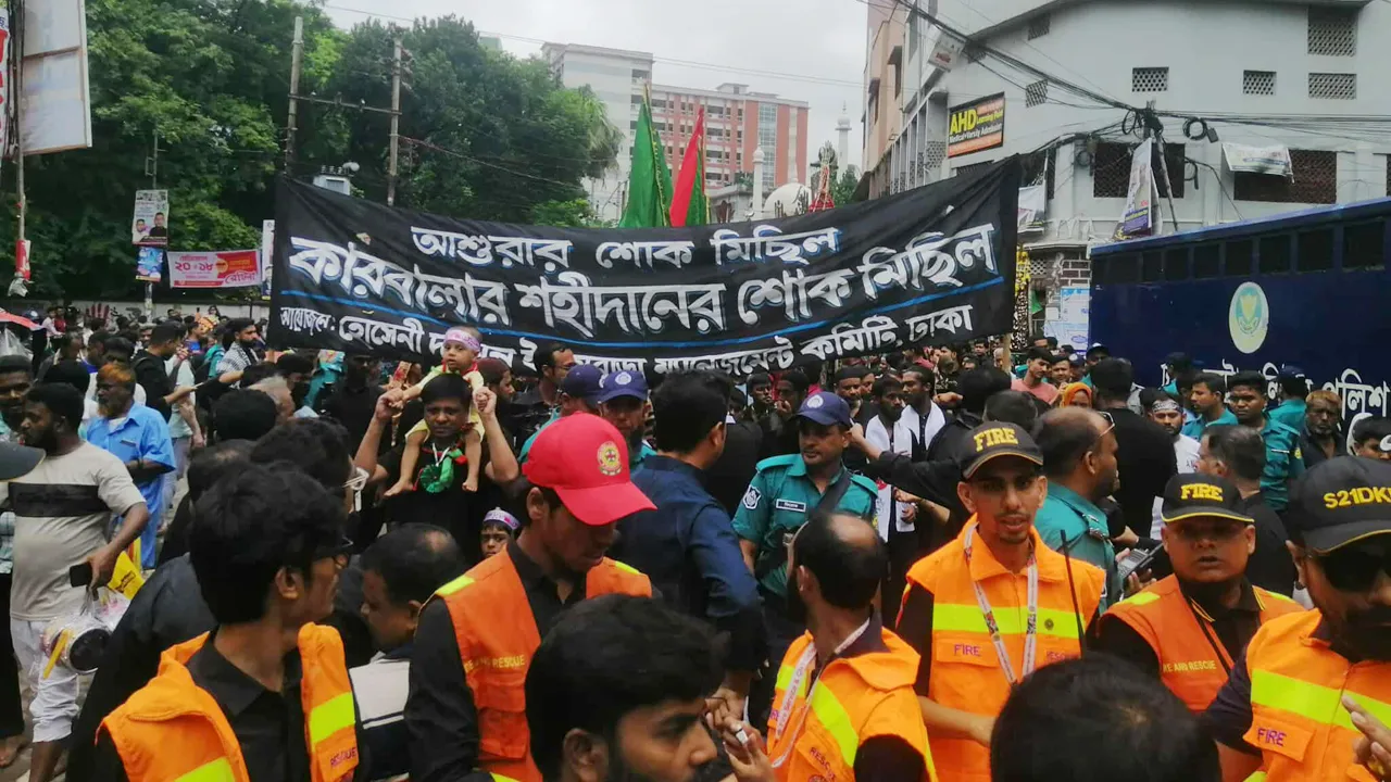 নিশ্ছিদ্র নিরাপত্তায় তাজিয়া মিছিল শুরু