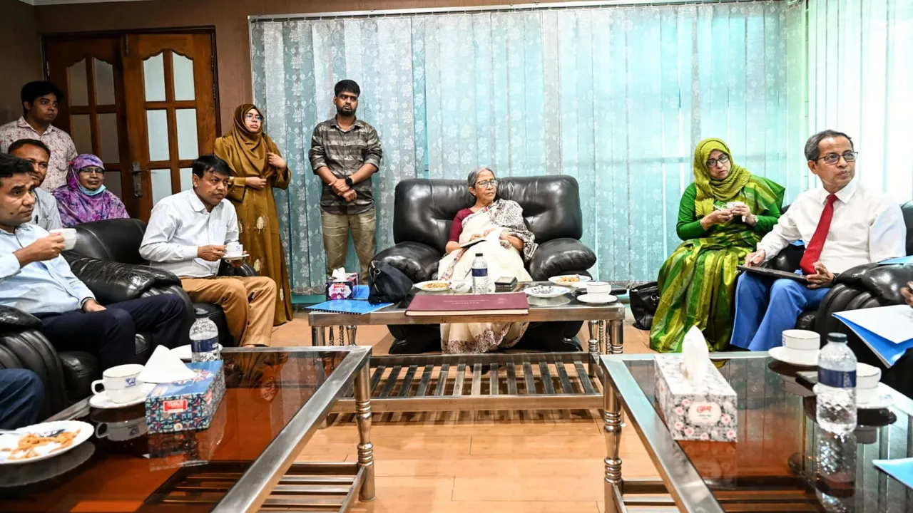 গবাদি পশুর রোগ নির্মূলে টিকাদান কার্যক্রম জোরদার করতে হবে : প্রাণিসম্পদ উপদেষ্টা