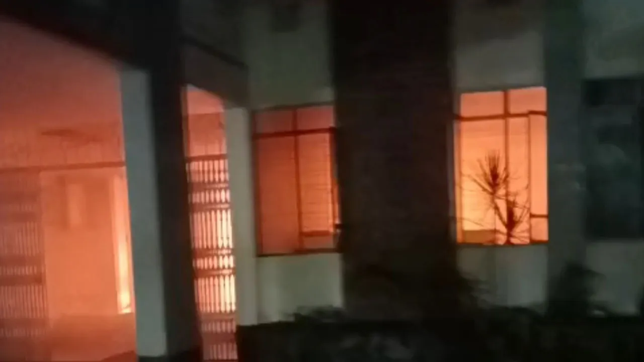 জয়পুরহাটে নার্সিং ইনস্টিটিউটে আগুন