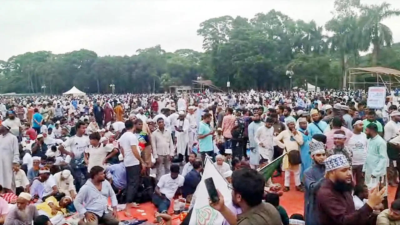 ভোর হতেই লোকে লোকারণ্য সোহরাওয়ার্দী উদ্যান