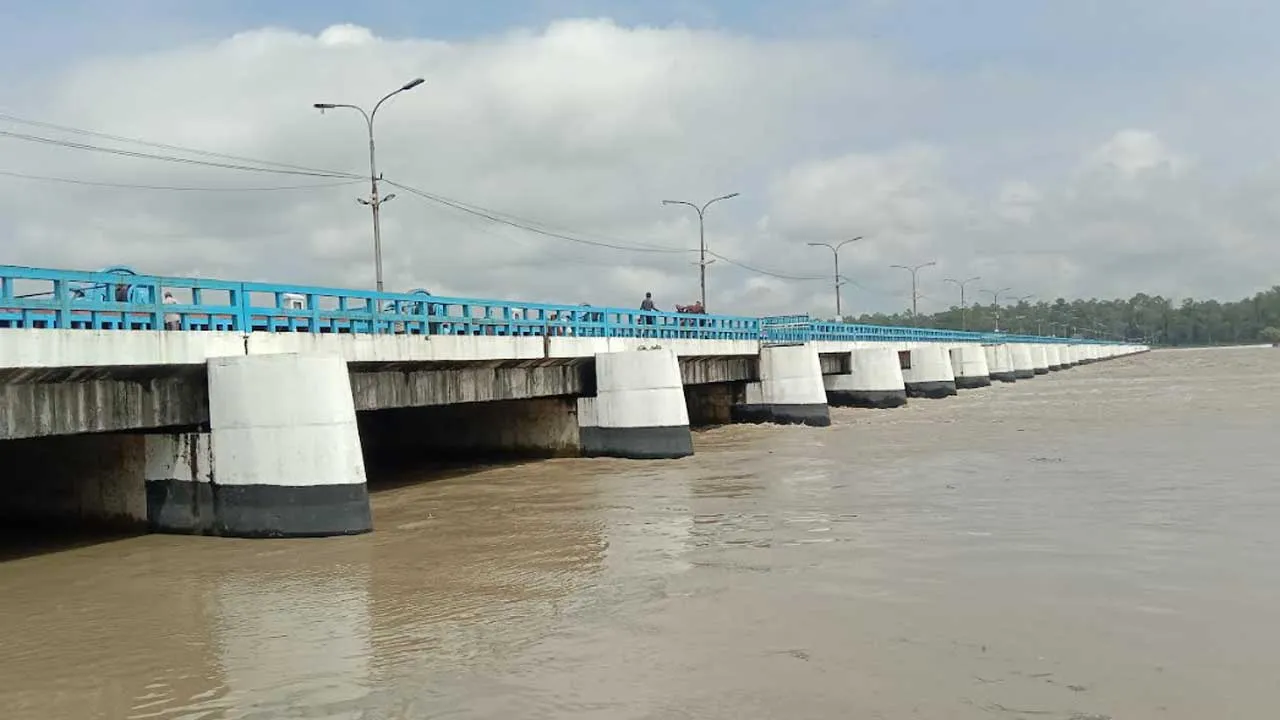 কমছে তিস্তার পানি, স্বস্তি নদীপাড়ে
