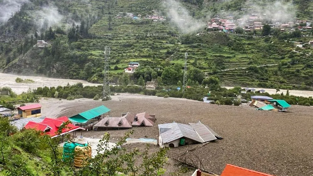 পানিতে ভেসে গেলেন ভারতের ১১ সেনা