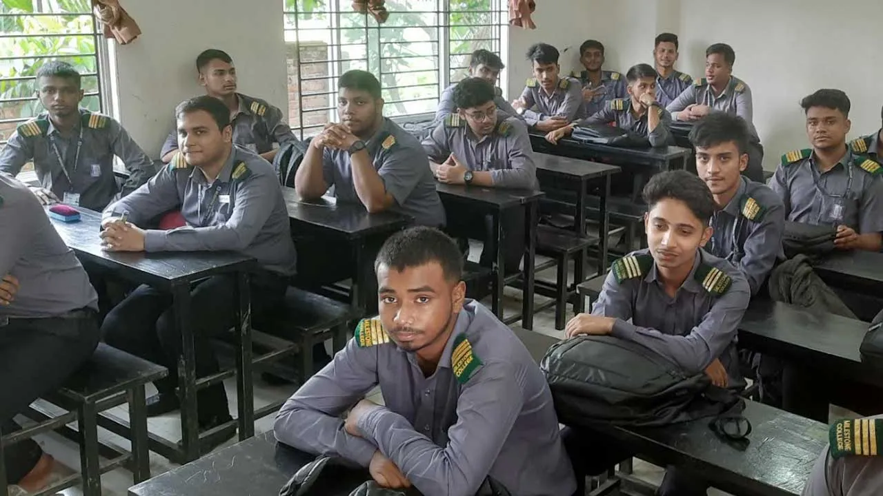 মাইলস্টোনে শুরু হয়েছে পাঠদান