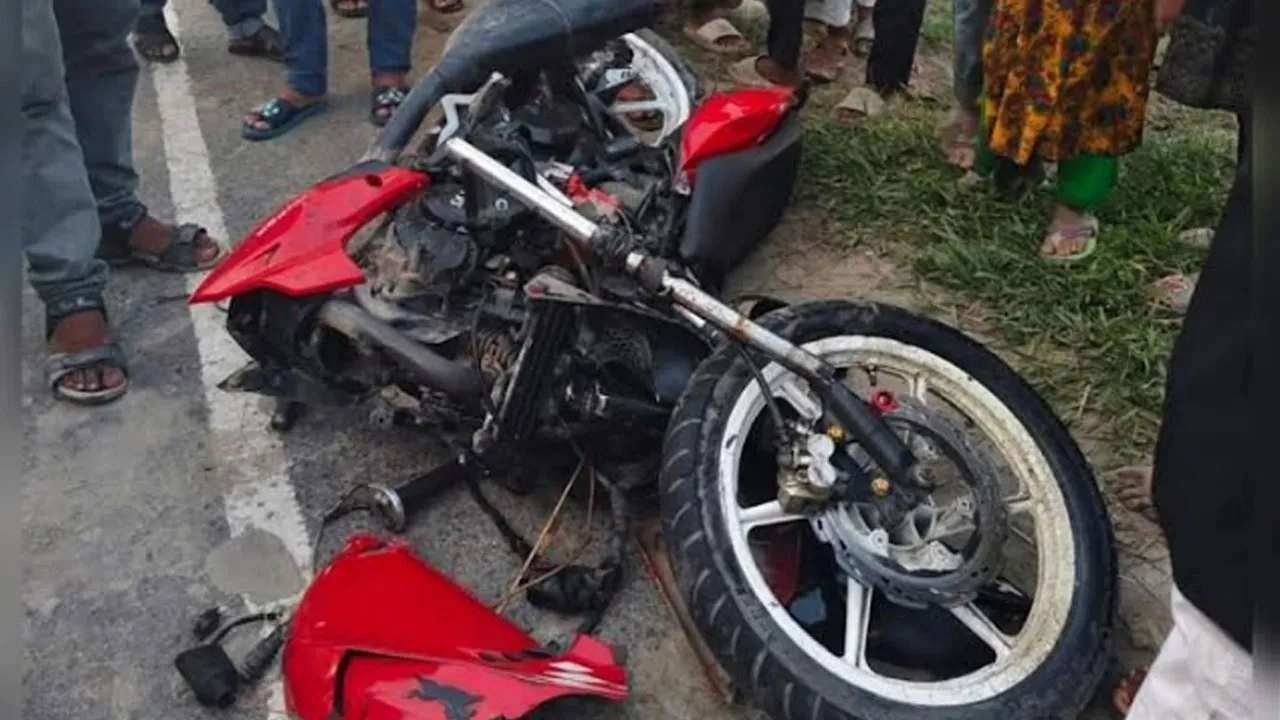 ‘মোটরসাইকেল রেস’ করতে গিয়ে প্রাণ গেল দুই বন্ধুর