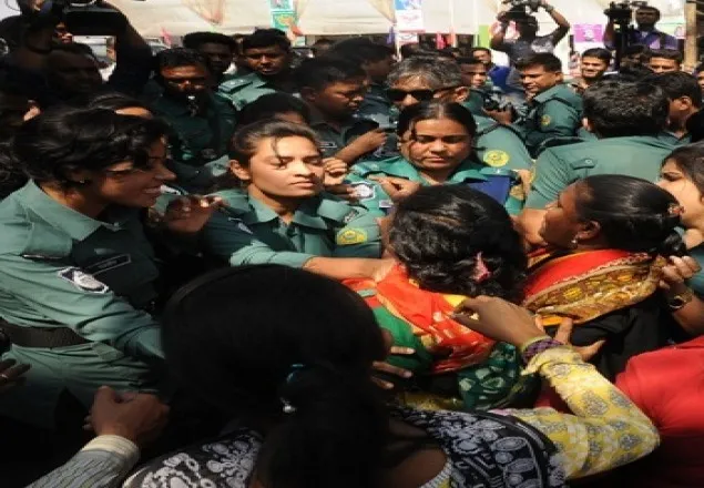 চট্টগ্রামে মহিলা লীগের সম্মেলনে সভাপতি সেক্রেটারী গ্রুপের সংঘর্ষ
