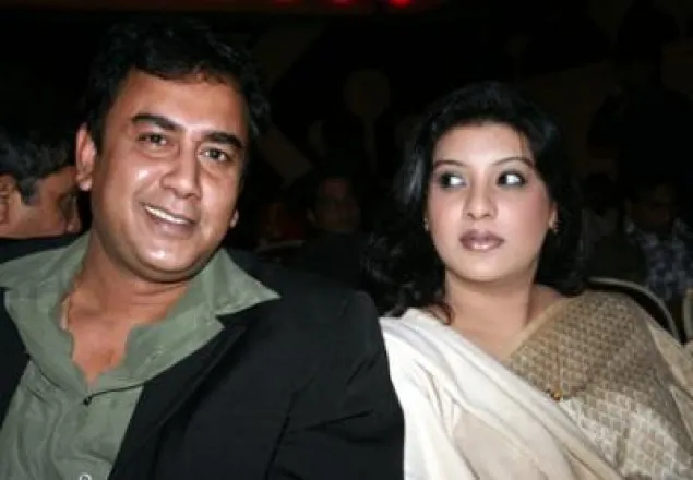 অনেক যুদ্ধ করে মৌকে বিয়ে করেছি