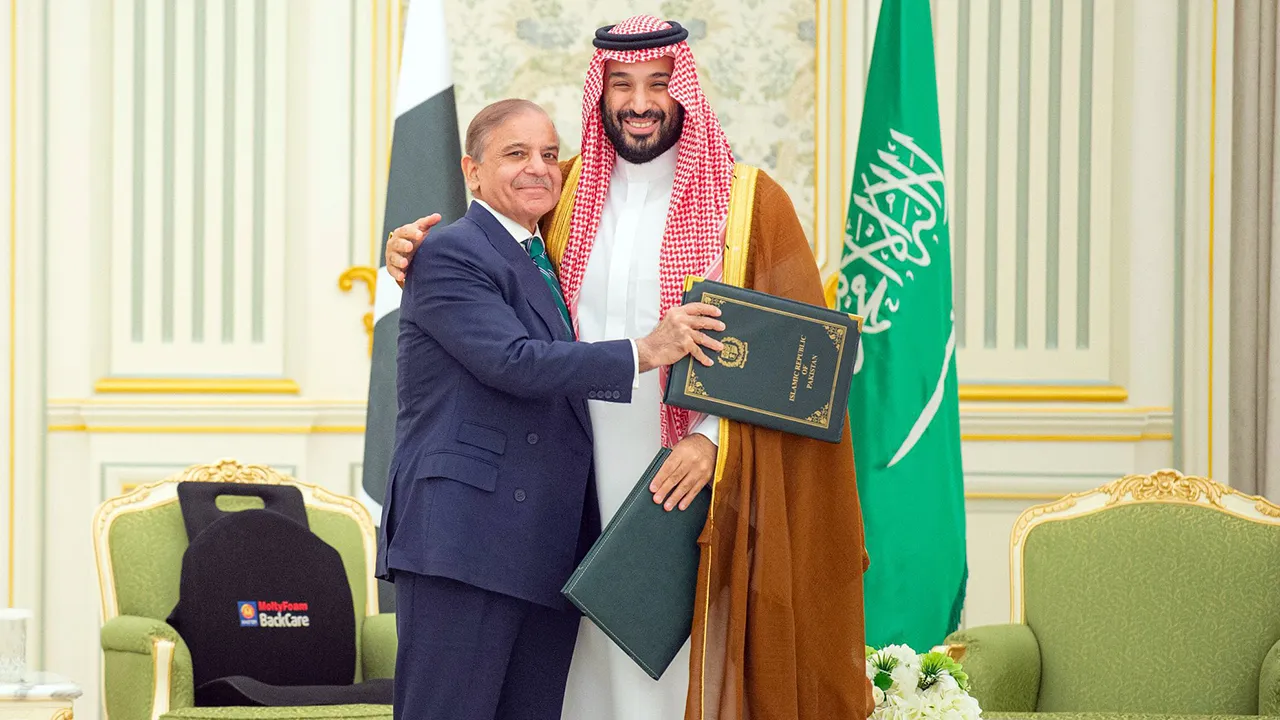 পাকিস্তানের সঙ্গে সৌদির প্রতিরক্ষা চুক্তি স্বাক্ষর