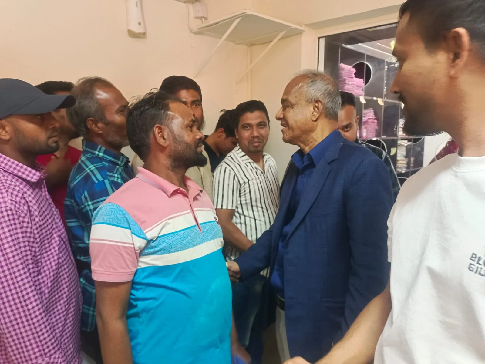 কাতারে বাংলাদেশ দূতাবাস পরিদর্শন করলো স্বরাষ্ট্র উপদেষ্টা