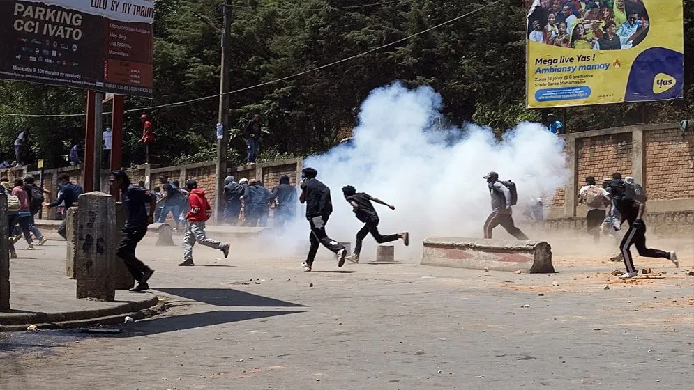 জেন-জি বিক্ষোভের মুখে আরেক দেশের সরকার পতন