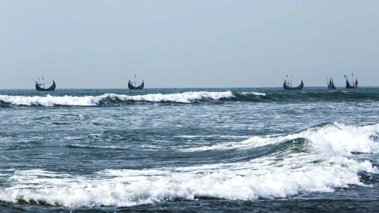 নিম্নচাপটি গভীর নিম্নচাপে পরিণত, সাগর উত্তাল