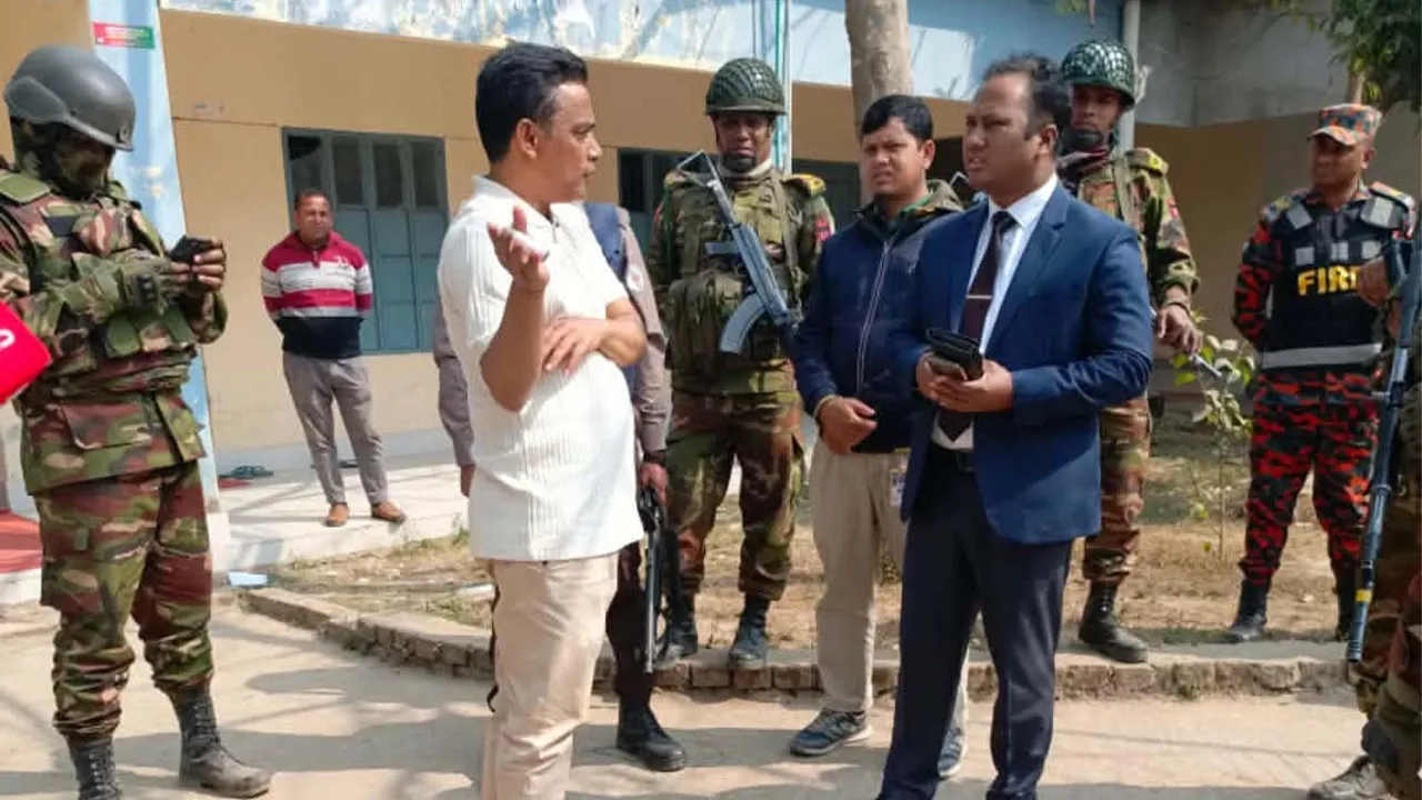 বগুড়ায় অবৈধভাবে কেন্দ্রে প্রবেশ, বিএনপি নেতাকে জরিমানা